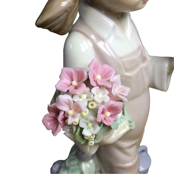 Lladro Figurine "SPRING GIRL" with FLOWERS BIRD & WATERING CAN #5217 Retired - Picture 3 of 15